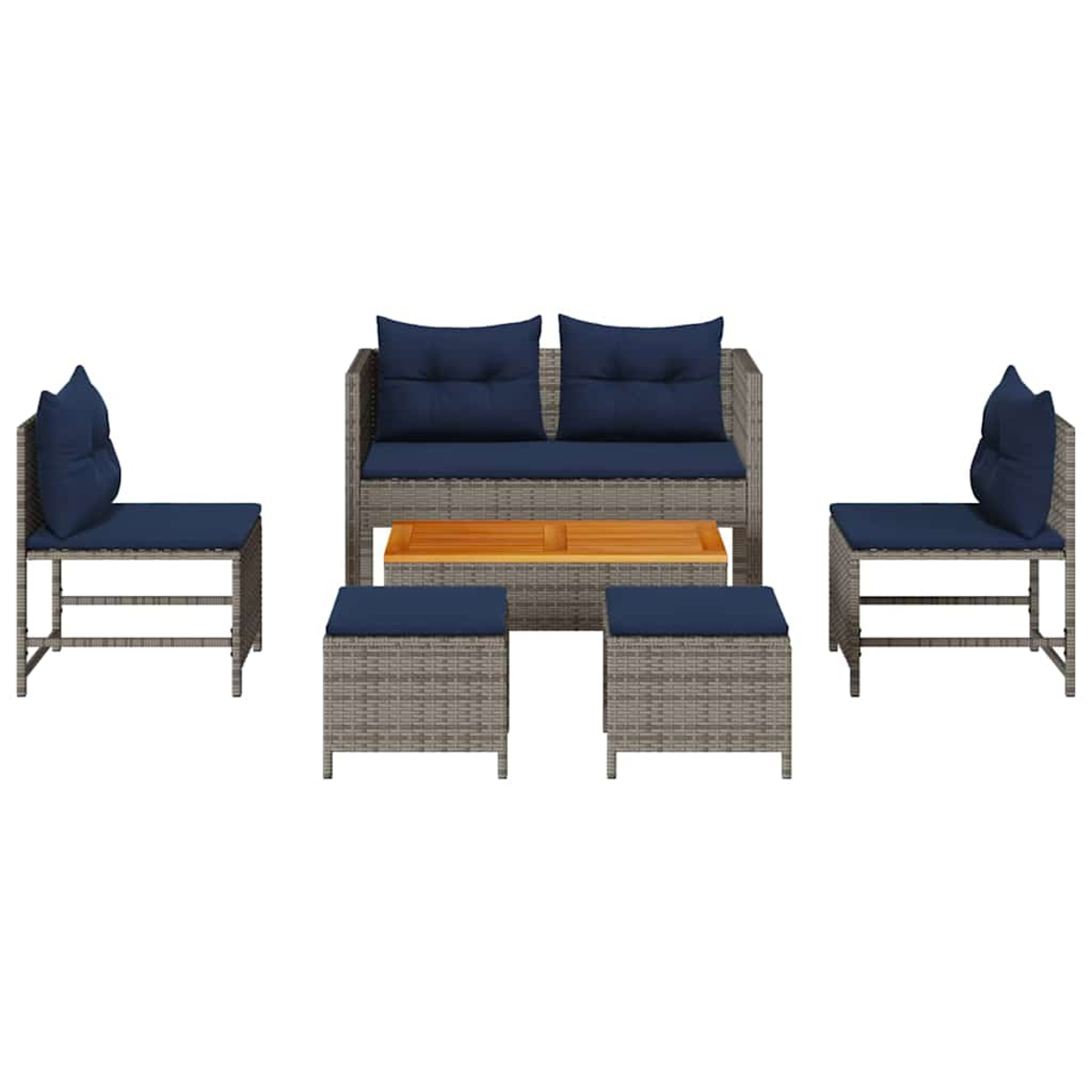 Gartenmöbel-Set auf weißem Hintergrund. Enthält Sofa, zwei Stühle, zwei Ottomanen und einen Couchtisch. Marineblaue Kissen.