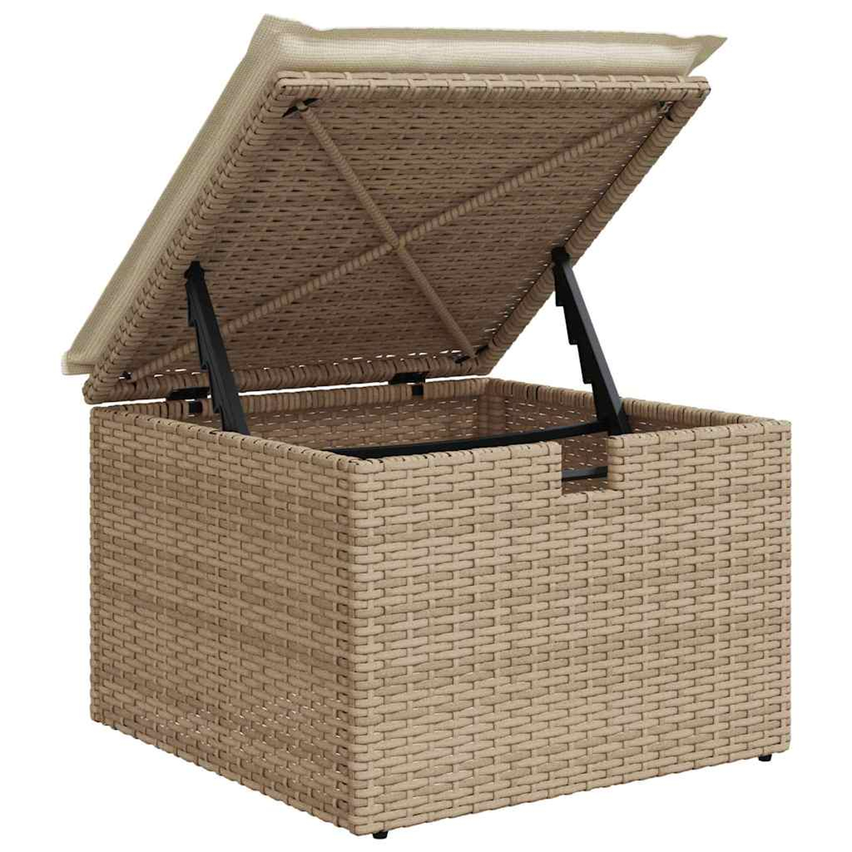 Eine Aufbewahrungsbox aus Korbgeflecht mit offenem Deckel. Der Deckel hat ein beiges Kissen. Die Box ist beige, mit schwarzen Scharnieren.