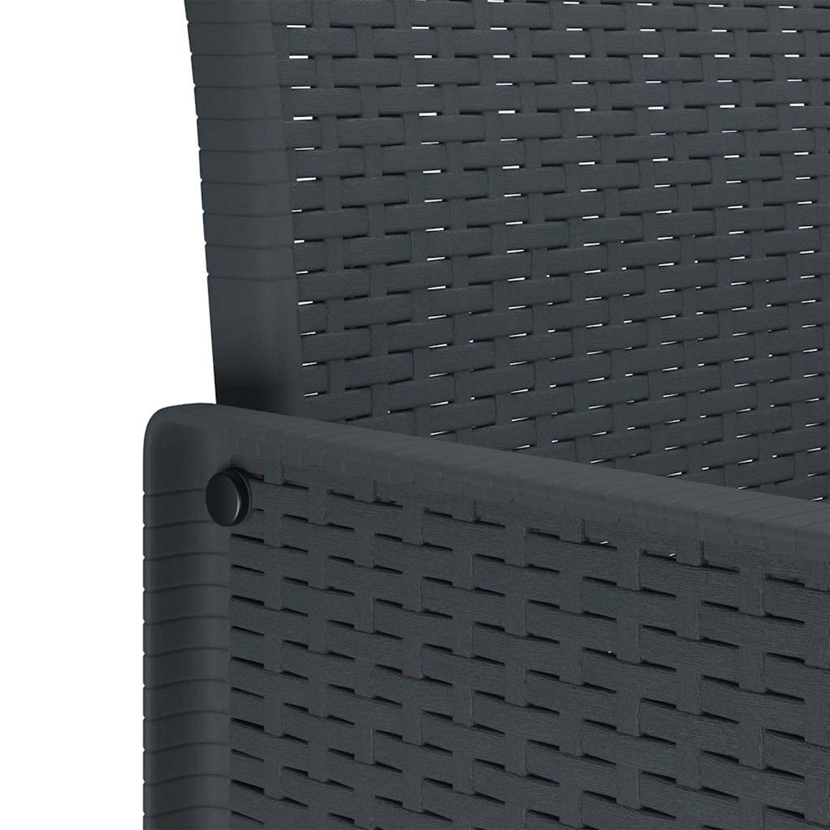 Nahaufnahme eines dunkelgrauen Webstuhlstuhls. Das Detail zeigt die Textur des Materials und einen Teil der Armlehne und Rückenlehne.