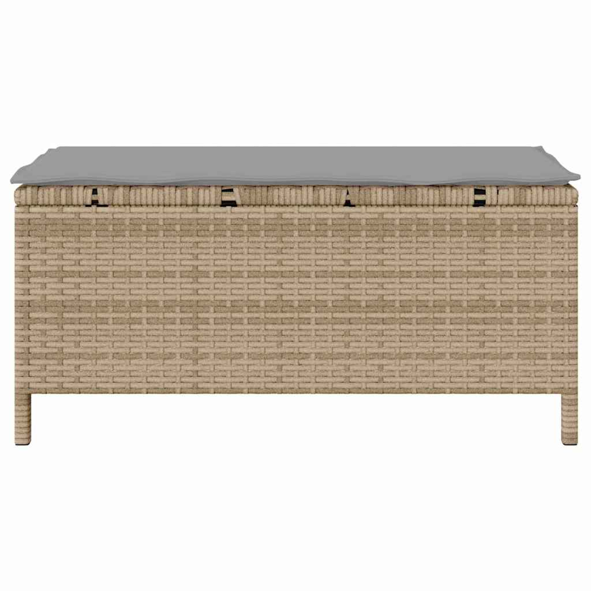 Eine beige Aufbewahrungstruhe aus Korbgeflecht mit einem grauen Kissen oben. Sie hat kurze Beine und ist rechteckig.
