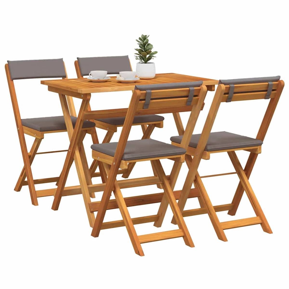 Holz-Essgruppe für draußen mit vier Stühlen und einem kleinen Tisch. Graue Kissen, eine Pflanze und zwei Tassen auf dem Tisch.