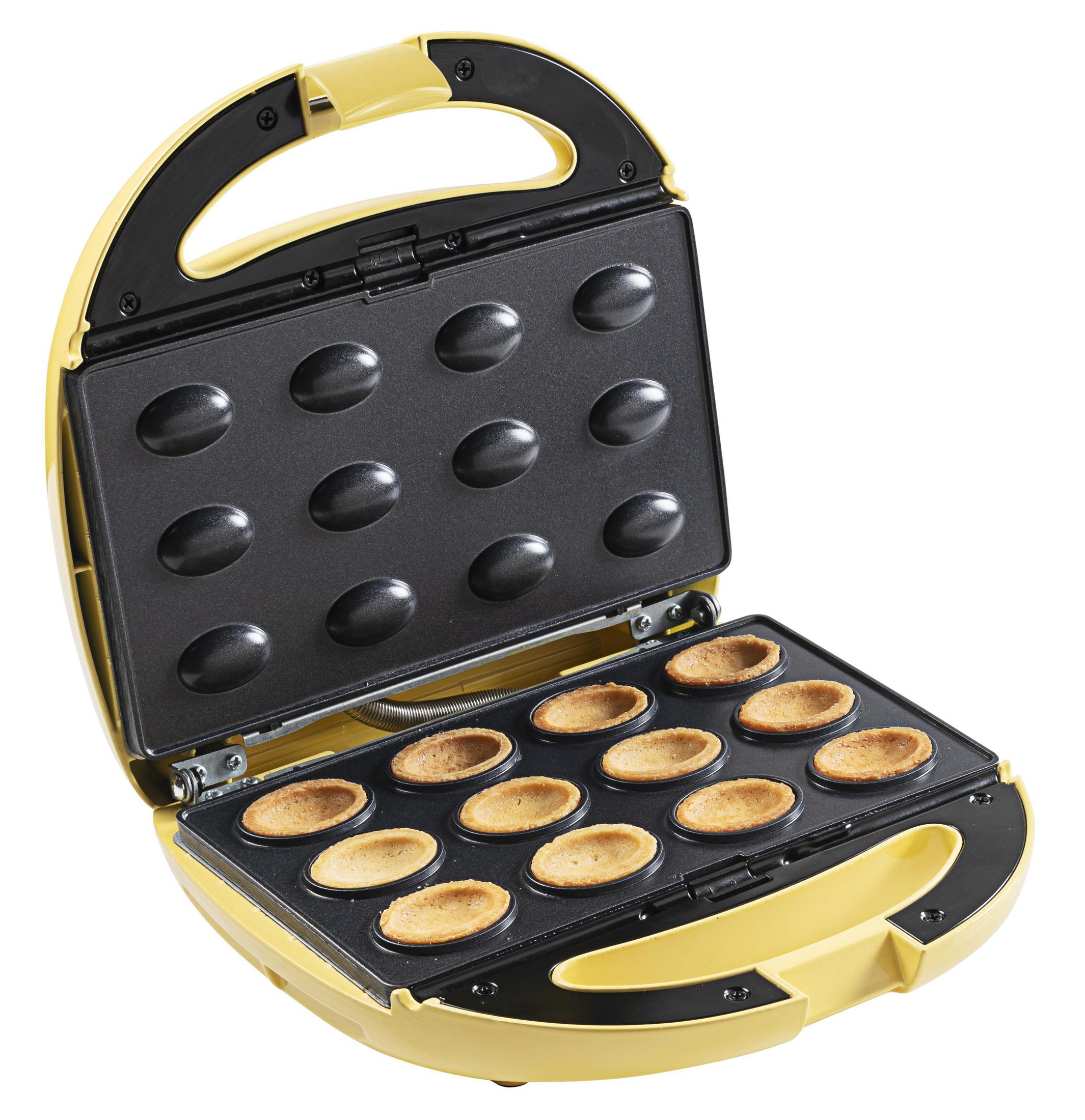 Ein gelber, offener Waffeleisen mit gebackenen muschelförmigen Gebäck. Die oberen und unteren Platten sind schwarz mit runden Formen.