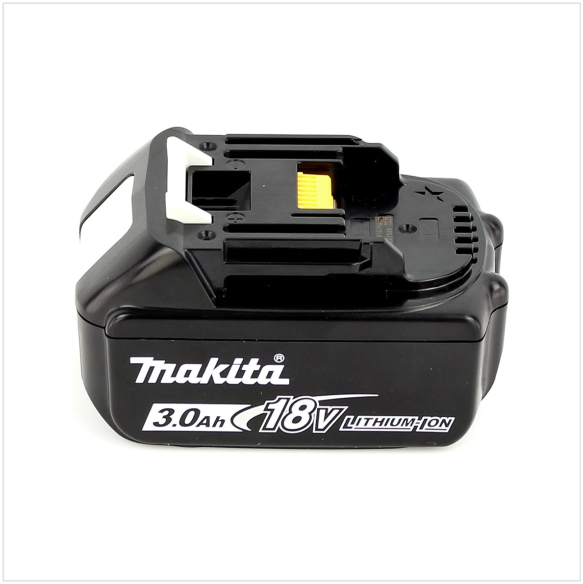 Ein schwarzer Makita 18V 3.0Ah Lithium-Ionen-Akku. Der Akku befindet sich auf weißem Hintergrund. Er hat einen gelben Entriegelungsknopf.