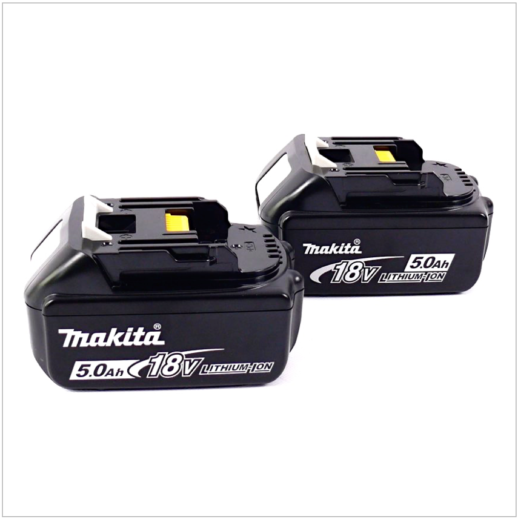 Zwei schwarze Makita 18V 5.0Ah Lithium-Ionen-Akkus auf weißem Hintergrund. Jeder Akku hat eine weiße Oberseite und gelbe Akzente.