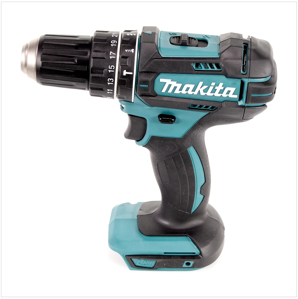 Ein teal- und schwarzer Akku-Bohrschrauber von Makita. Er hat ein schwarzes Bohrfutter, einen Akku und das Makita-Logo. Er ist auf weißem Hintergrund.
