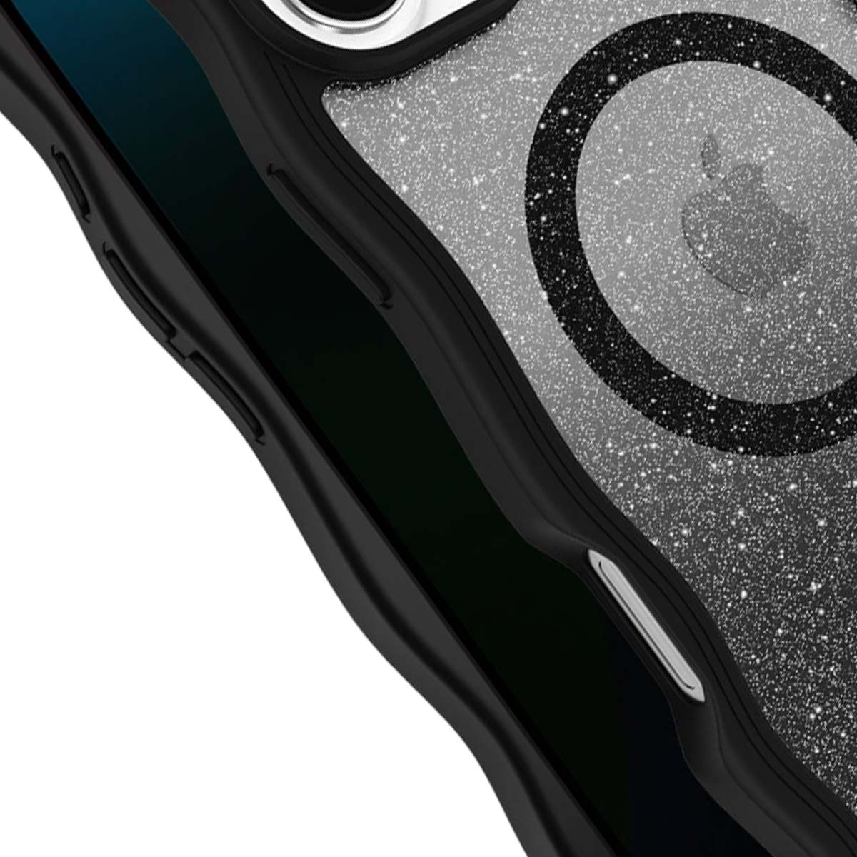 Primo piano di una custodia per telefono. La cornice nera circonda un retro grigio glitterato con un anello nero e il logo Apple. Sfondo bianco.