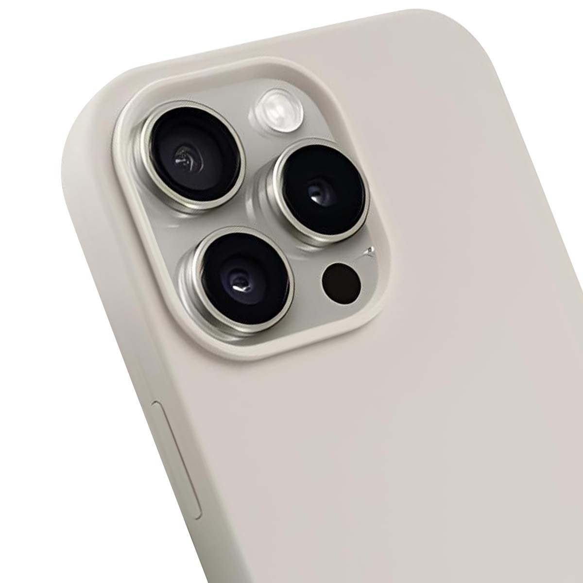 Primo piano del retro di uno smartphone. Sono visibili tre obiettivi e un flash. Il telefono è grigio chiaro.