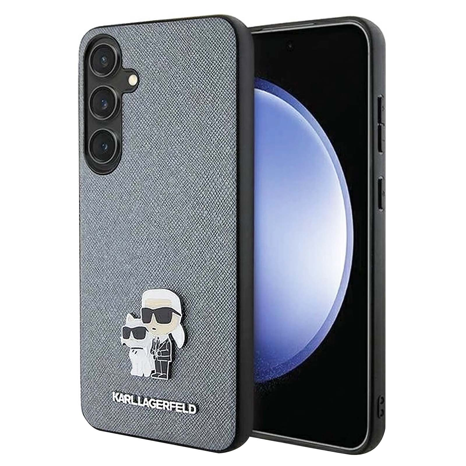 Handyhülle mit grau strukturierter Rückseite und Karl-Lagerfeld-Design. Auf der rechten Seite ist ein Telefonbildschirm sichtbar.