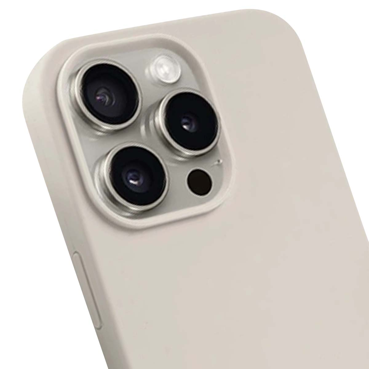 Primo piano di uno smartphone con custodia grigio chiaro. Sono visibili tre obiettivi e un flash.