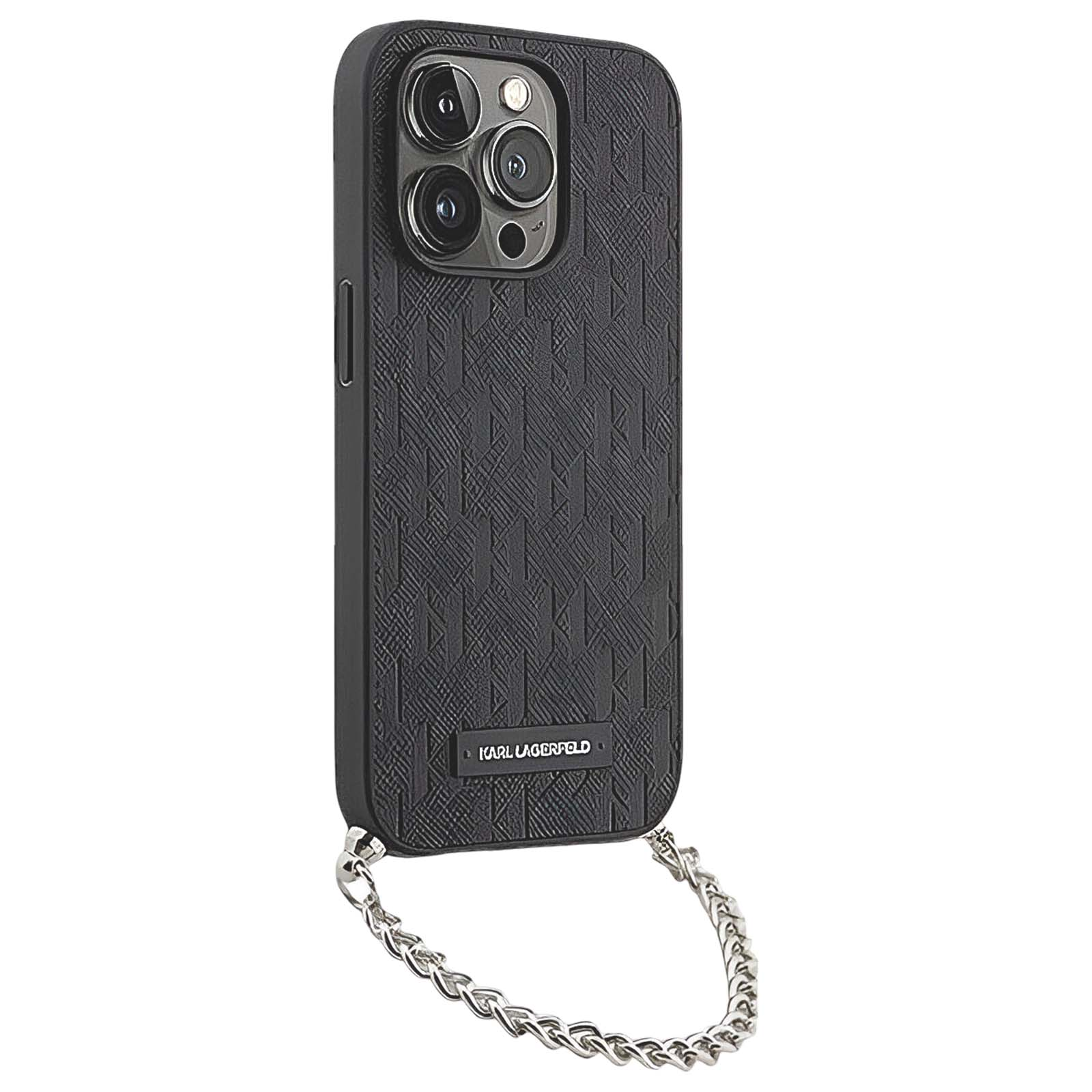Custodia per telefono nera con catena. Ha una fotocamera e il logo Karl Lagerfeld. Lo sfondo è bianco.