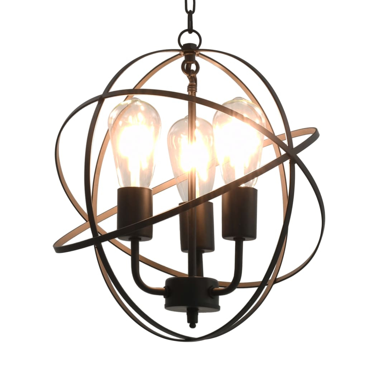 Eine schwarze Metall-Kugel-Kronleuchter mit drei beleuchteten Edison-Glühbirnen. Die Leuchte hängt an einer Kette vor weißem Hintergrund.