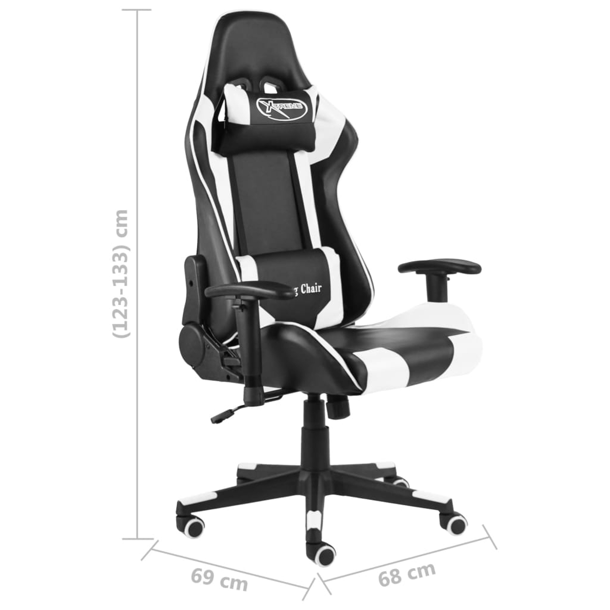 Ein schwarz-weißer Gaming-Stuhl. Er hat eine hohe Rückenlehne, Armlehnen und eine Basis mit Rollen. Maße sind ebenfalls angegeben.