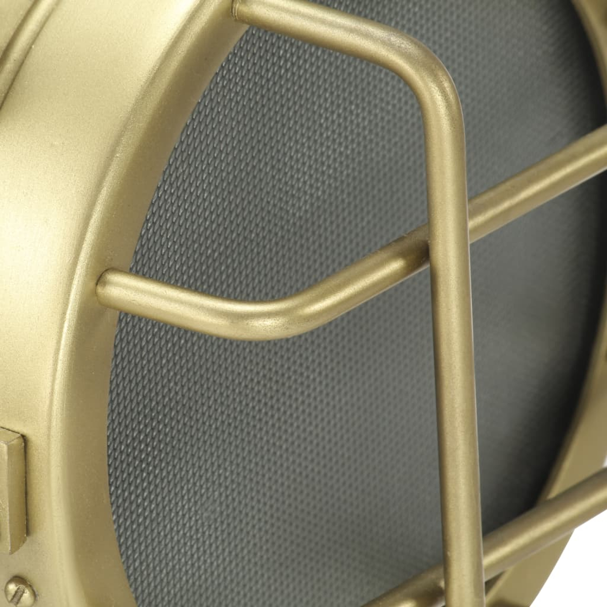 Nahaufnahme eines goldenen Metallobjekts mit einem kreisförmigen grauen Netz und einem Schutzgitter. Die Struktur ist industriell und dekorativ.