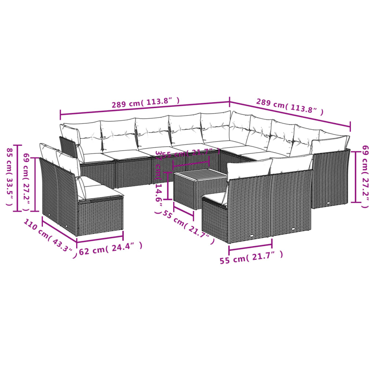 Ein Eck-Gartenmöbel-Set mit Maßangaben. Es umfasst ein Sofa, Stühle und einen kleinen Tisch, alles im gewebten Stil mit Kissen.