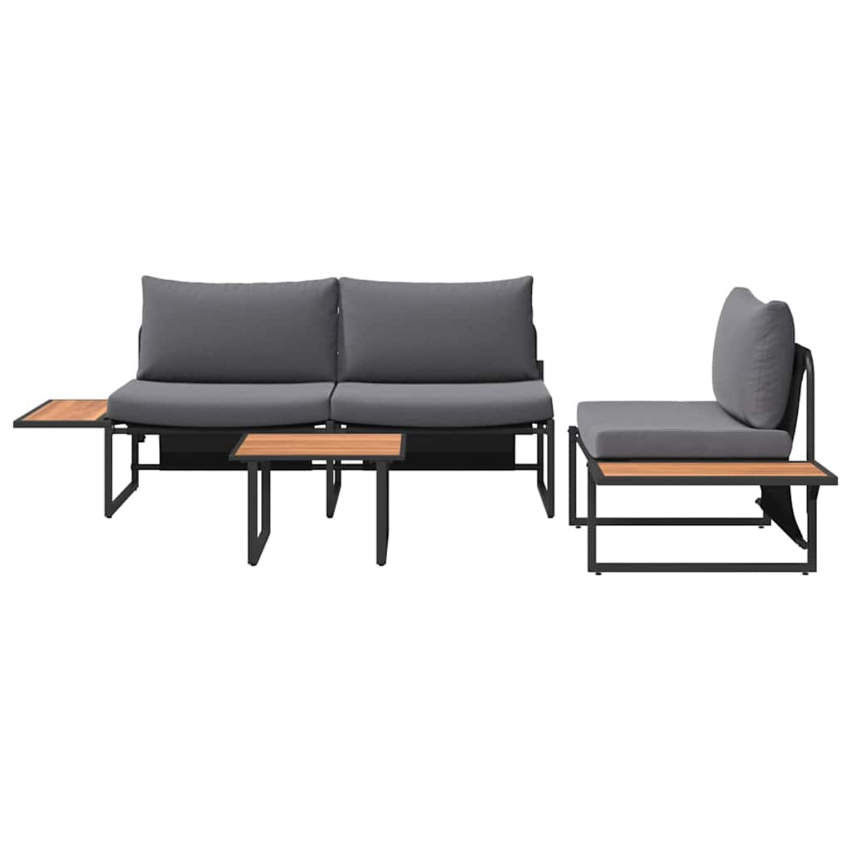 Ein modernes Gartenmöbelset. Es umfasst ein Zweisitzer-Sofa, einen Einzelstuhl und einen kleinen Tisch, alle mit grauen Kissen und Holzakzenten.