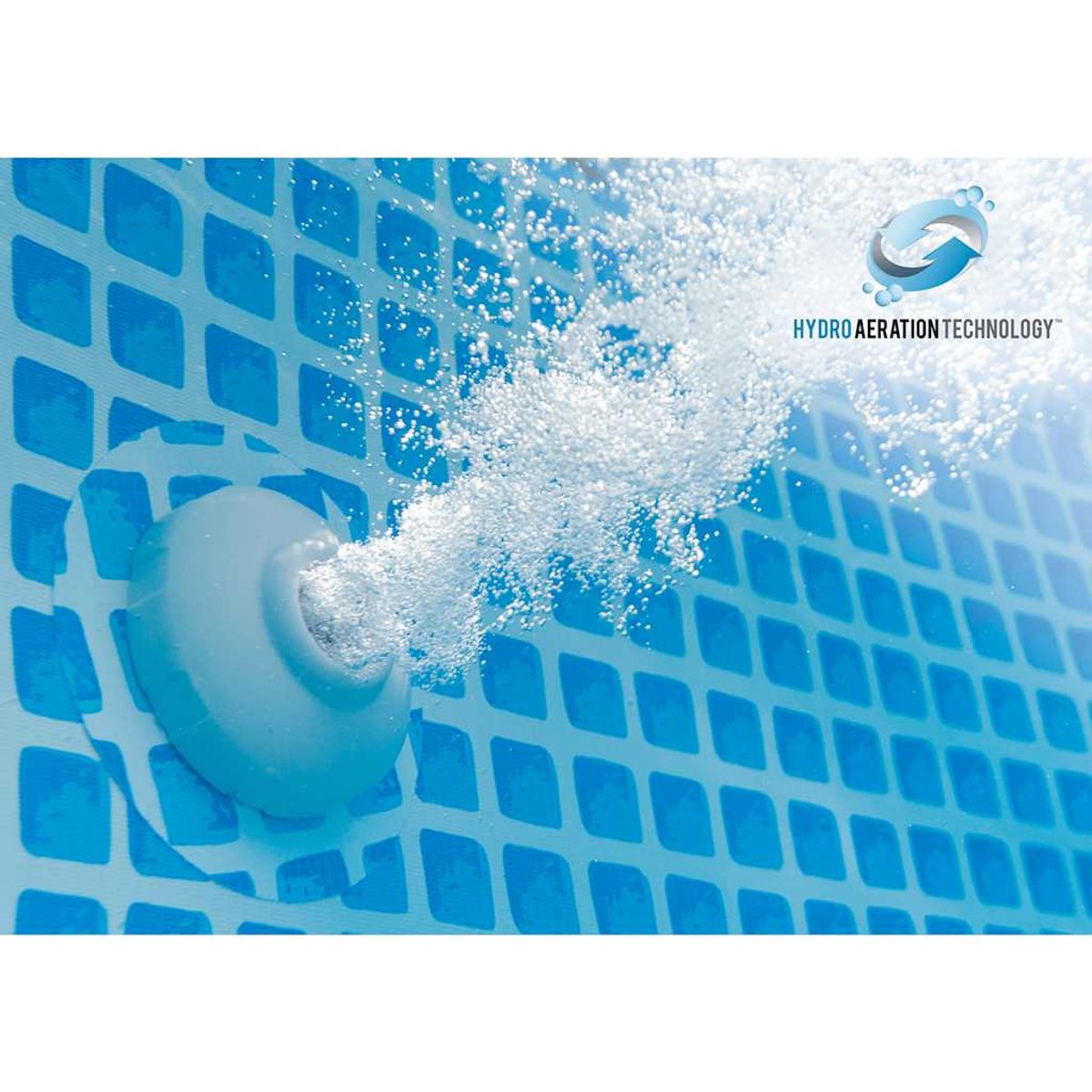 Weißer Pool-Jet, der Wasser mit Blasen freisetzt. Blauer gefliester Poolhintergrund mit Hydro Aeration Technology-Logo in der Ecke.