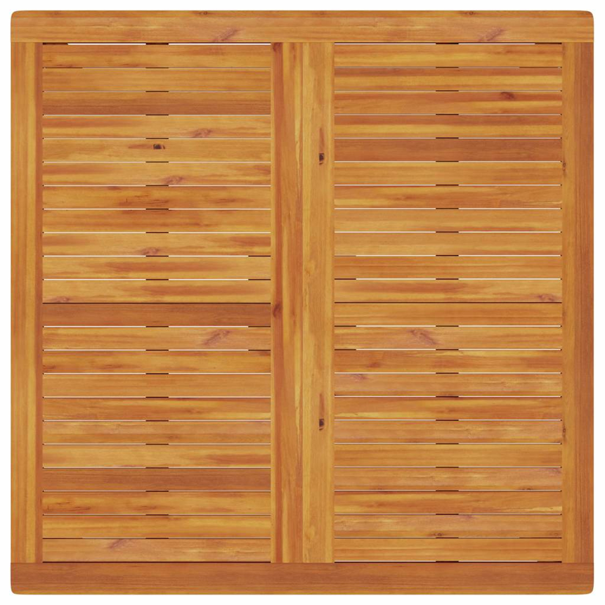 Persiana de madera con lamas horizontales. La madera es marrón claro. Está enmarcada y dividida en dos paneles por vigas verticales.