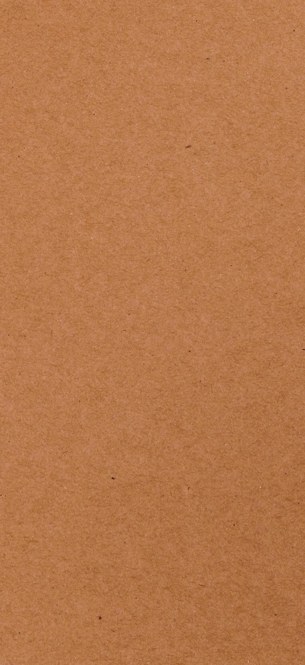 Nahaufnahme einer braunen Papierstruktur. Die Oberfläche ist rau mit kleinen dunklen Flecken. Die Farbe ist ein warmes, erdiges Braun.
