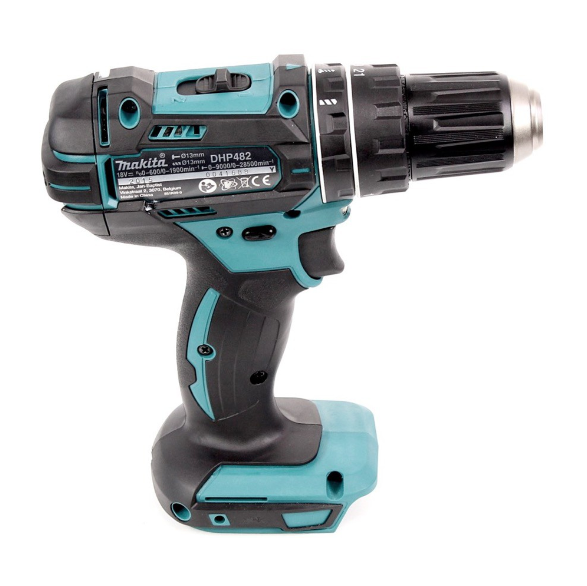 Ein kabelloser Makita DHP482 Bohrer. Es ist schwarz und türkis. Der Bohrer befindet sich auf weißem Hintergrund.