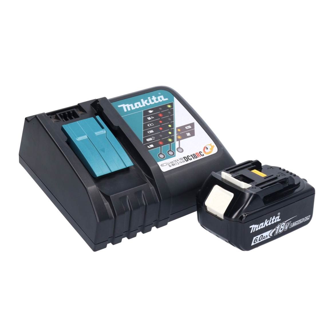 Makita-Batterieladegerät und -Batterie. Das Ladegerät ist schwarz und türkis. Der Akku ist schwarz. Beide Artikel sind auf weißem Grund.