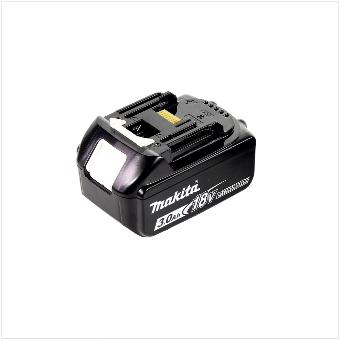 Ein schwarzer Makita 18V 3,0Ah Lithium-Ionen-Akku. Er hat einen weißen quadratischen Knopf und einen gelben Anschluss. Der Hintergrund ist weiß.