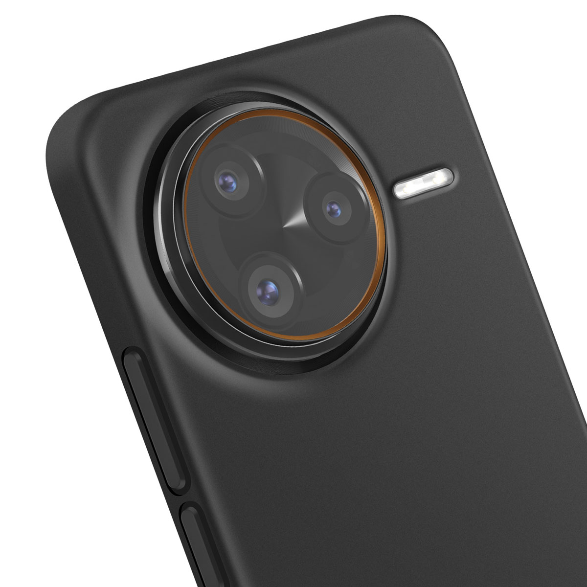 Primo piano di uno smartphone nero. Le lenti della fotocamera sono visibili, con un anello dorato attorno all'obiettivo principale. È visibile anche un flash.