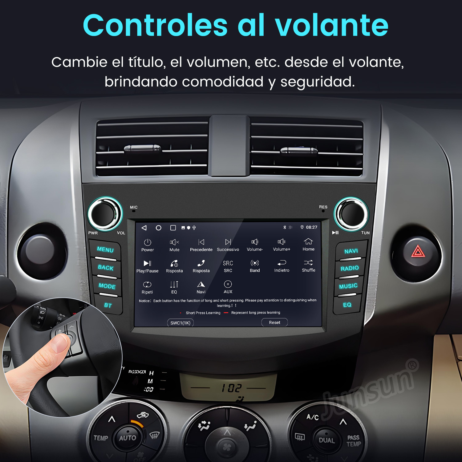 Panel del coche con pantalla que muestra controles. Una mano está en el volante. Botones de navegación, radio y música son visibles.