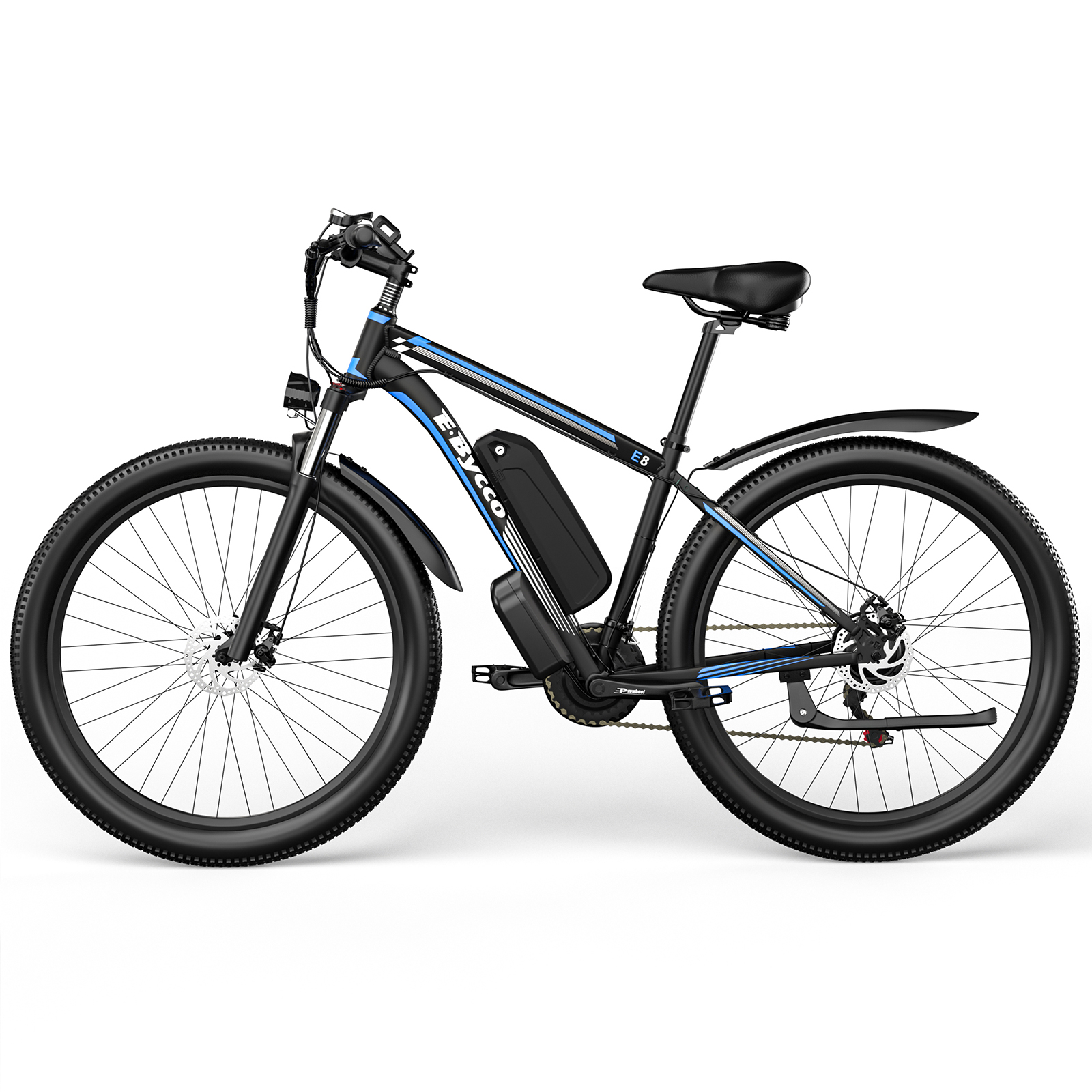 Schwarzes und blaues Elektrofahrrad auf weißem Hintergrund. Es hat große Reifen und einen Akku am Rahmen.