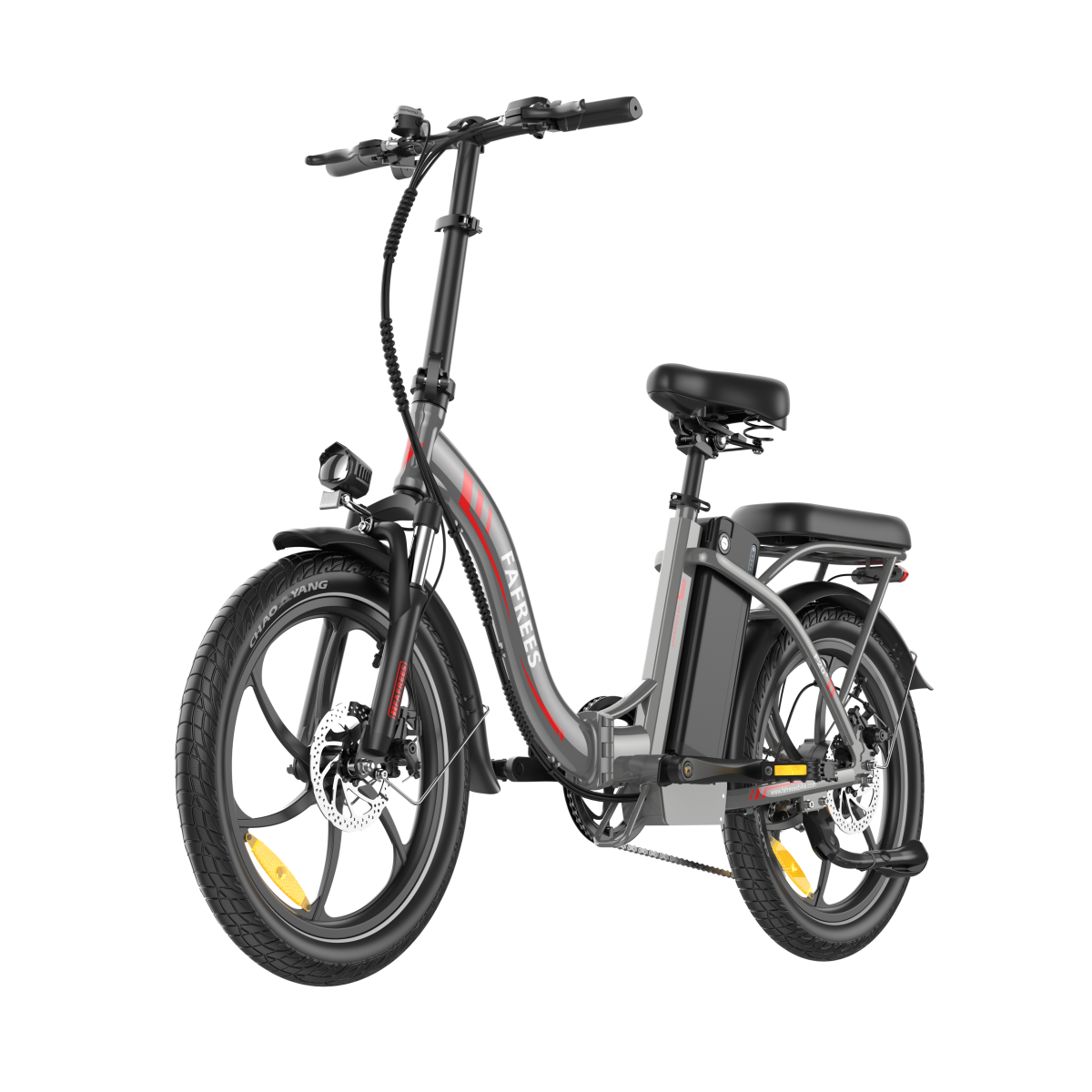 Szary rower elektryczny z czerwonymi akcentami i czarnymi oponami, na czarnym tle. Posiada reflektor i bagażnik.