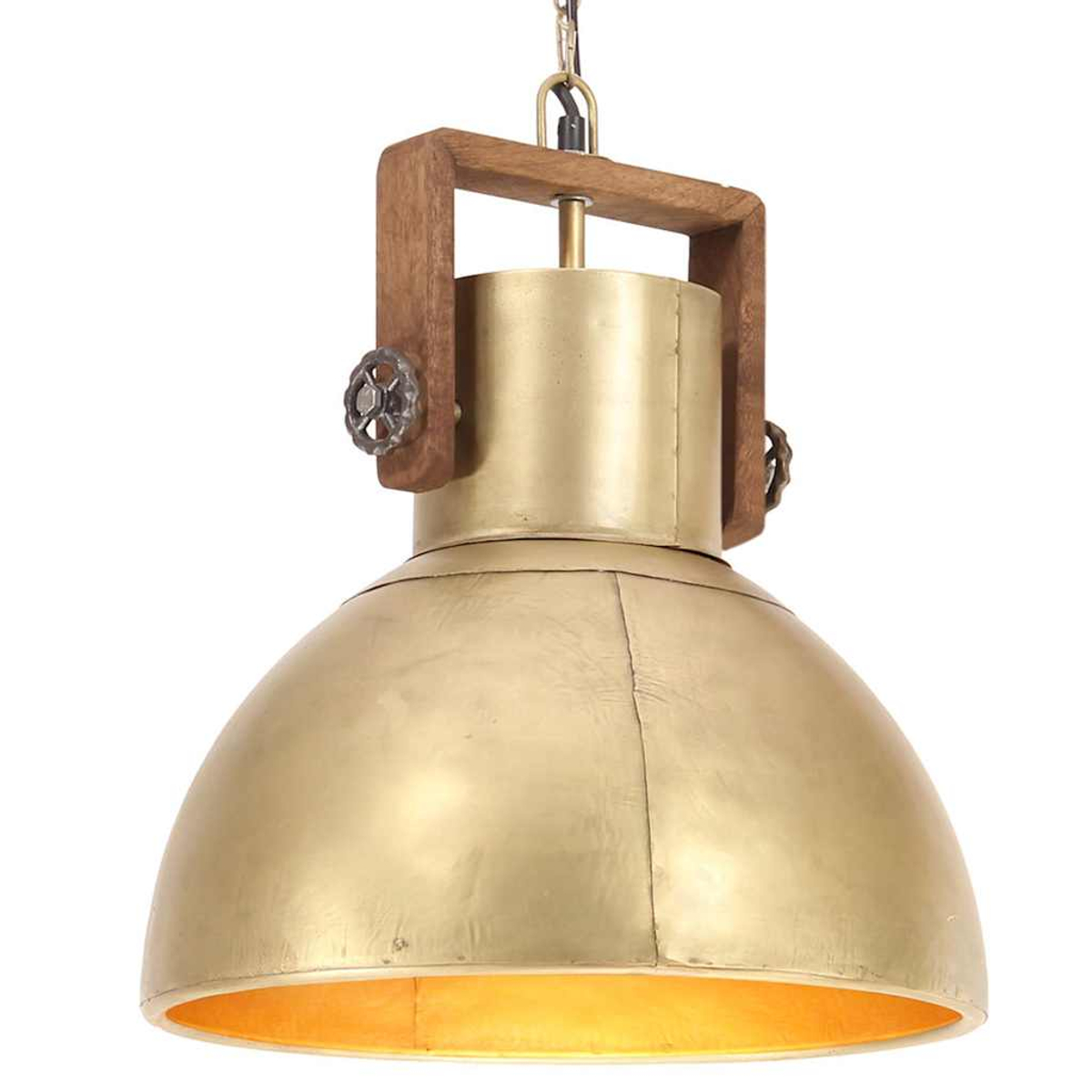 Eine industrielle Pendelleuchte aus Messing mit Holzrahmen. Das Licht ist eingeschaltet und strahlt warm.
