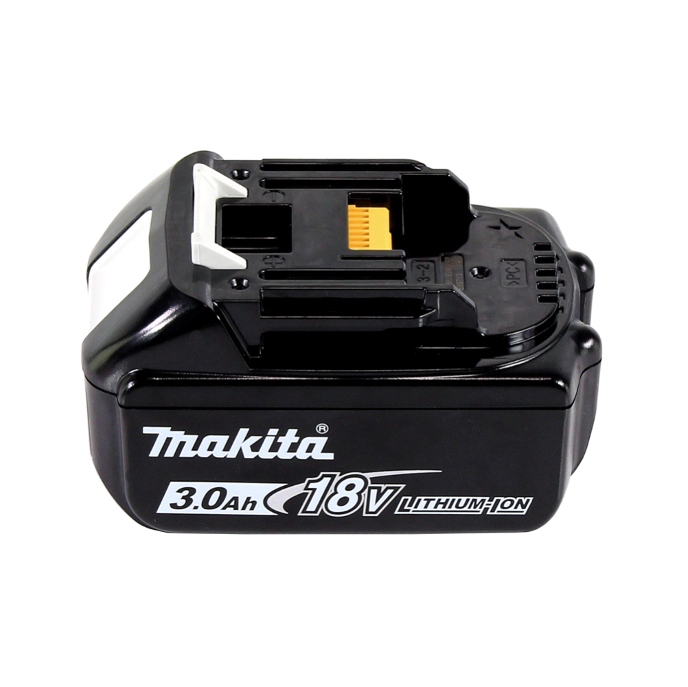 Schwarzer Makita 18V 3,0Ah Lithium-Ionen-Akku. Hat gelbe und weiße Akzente. Isoliert auf weißem Hintergrund.