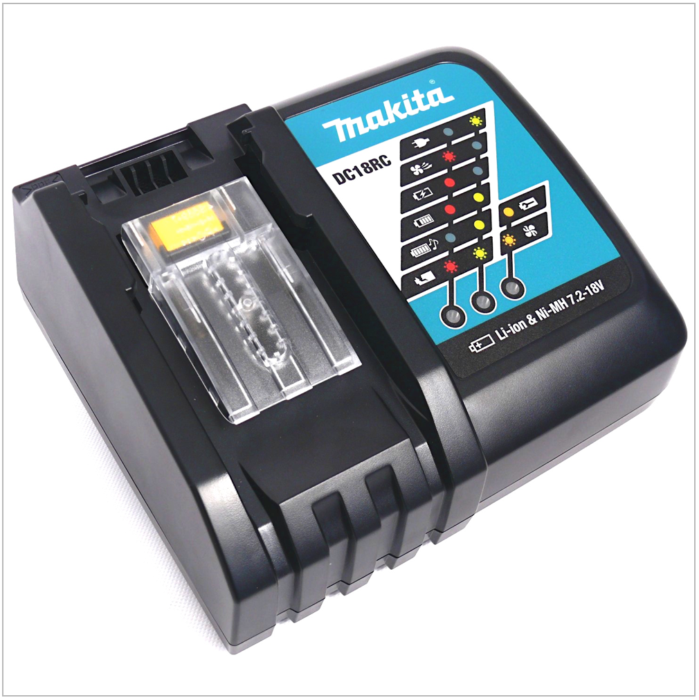 Ein schwarzes Makita DC18RC-Ladegerät mit blau-weißem Etikett, Kontrollleuchten und dem Makita-Logo.