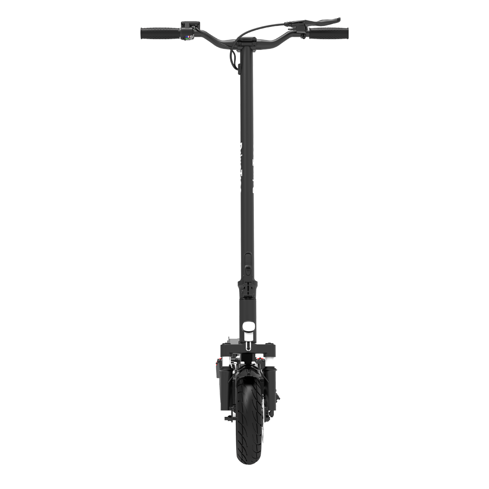 Czarna hulajnoga elektryczna, widok z przodu. Ma kierownicę, pionową kolumnę i przednie koło. Tło jest białe.