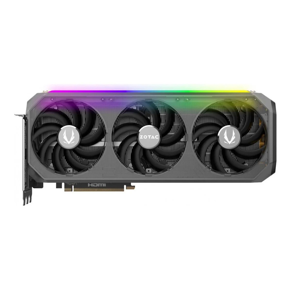 Una tarjeta gráfica Zotac con tres ventiladores, carcasa gris y una tira LED de colores en la parte superior. Los ventiladores son negros y tienen logotipos.