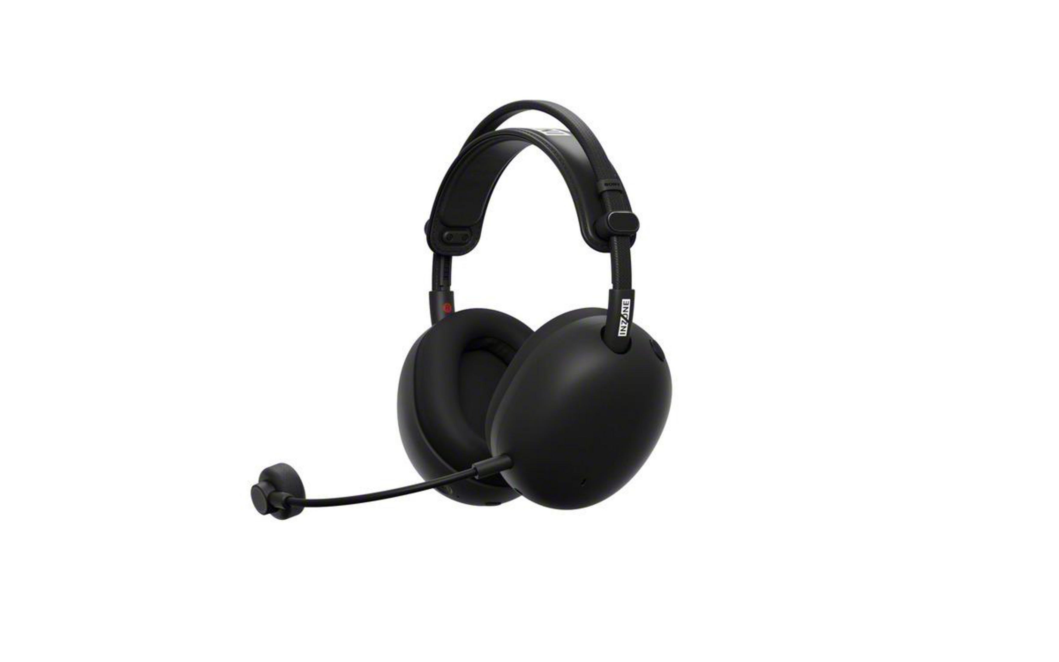Casque audio noir circum-auriculaire avec micro-perche. Ils sont sur fond blanc. Le nom de la marque est sur le côté.