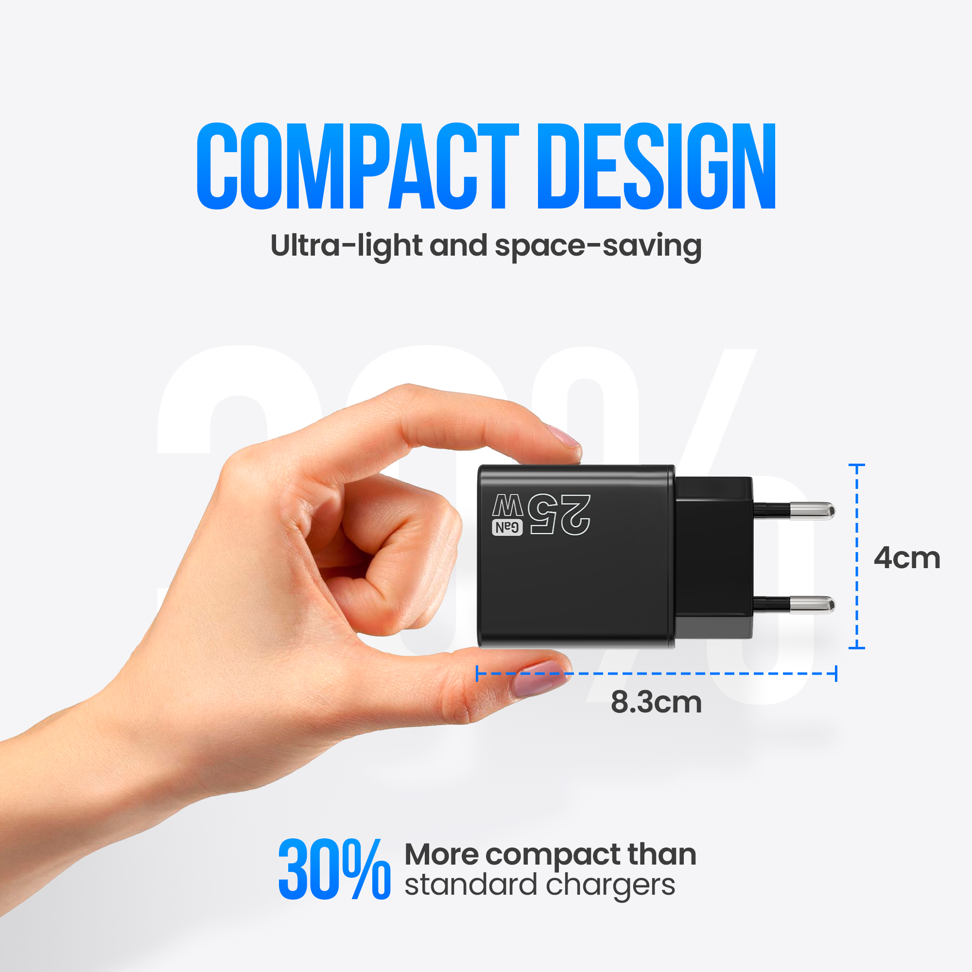 Une main tient un chargeur noir. Texte : 'Design compact'. Dimensions : 8,3 cm x 4 cm. Il indique 30% plus compact.