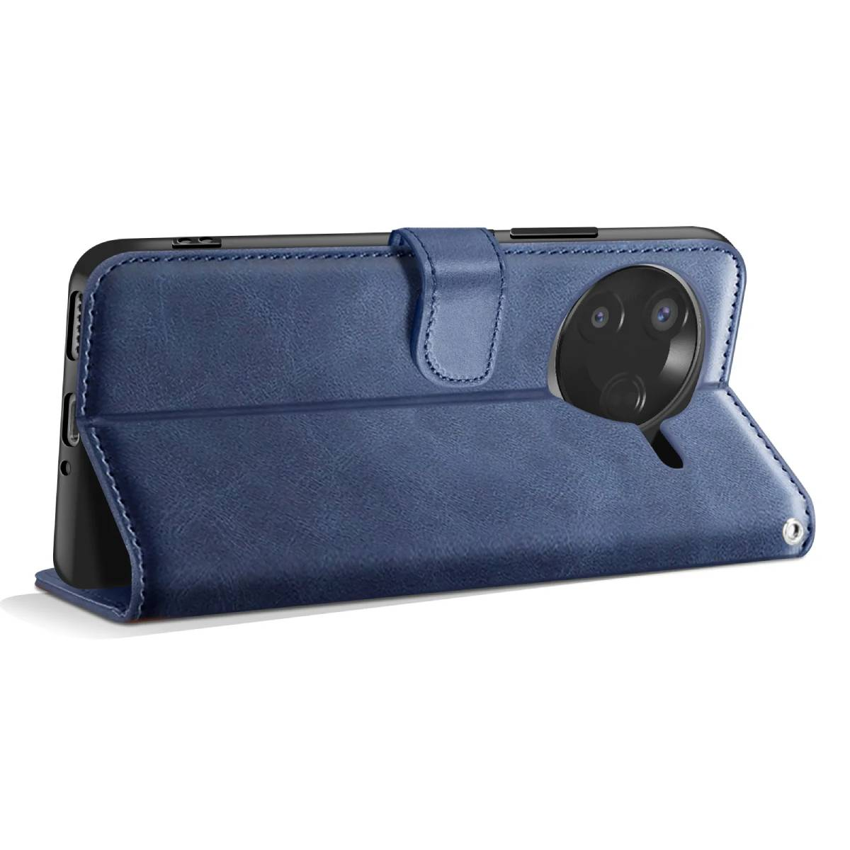 Una custodia per telefono in pelle blu è aperta. Il telefono, con le sue lenti della fotocamera, è visibile. La custodia è su una superficie bianca.