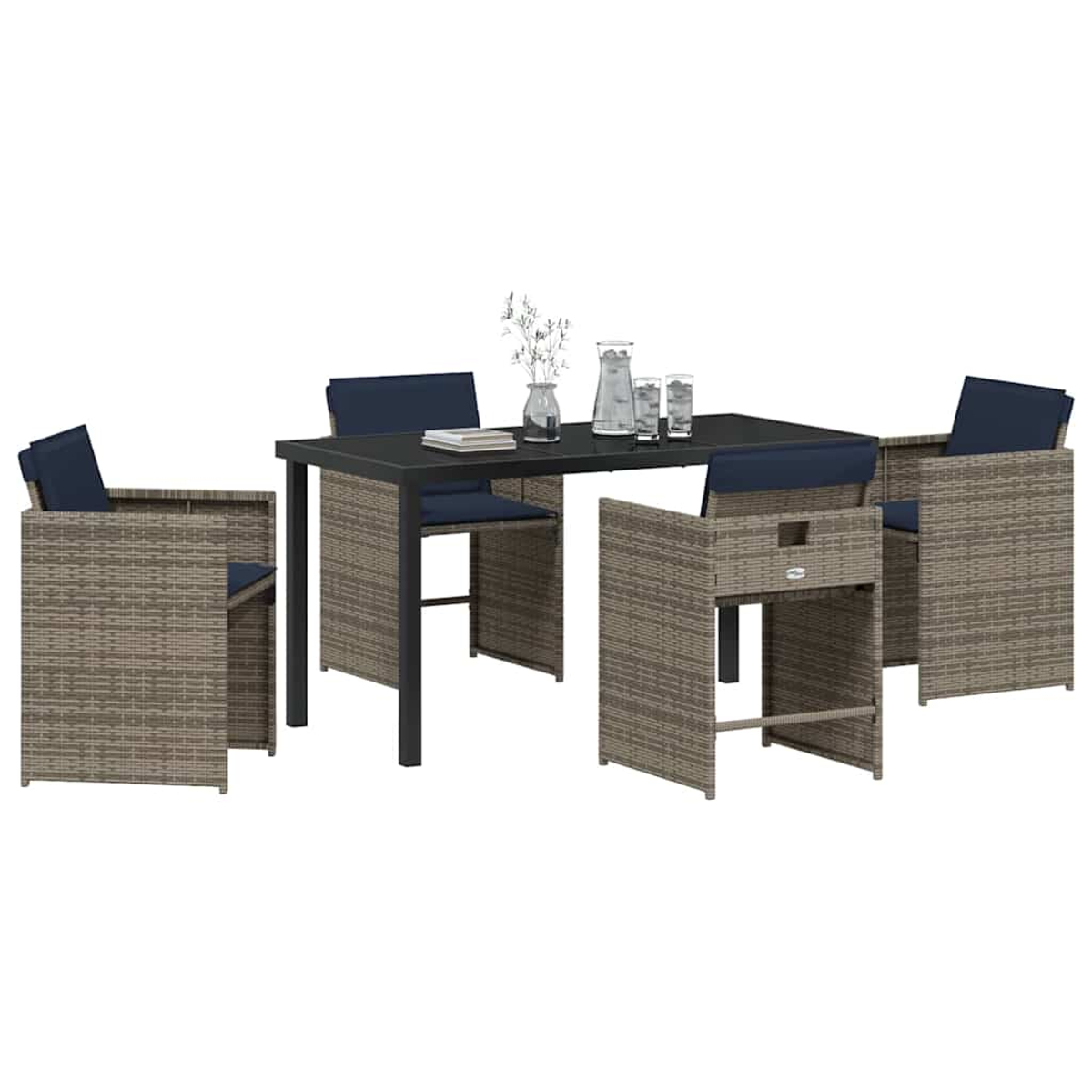 Juego de comedor al aire libre con mesa rectangular y cuatro sillas con cojines azules. Un jarrón y vasos sobre la mesa.