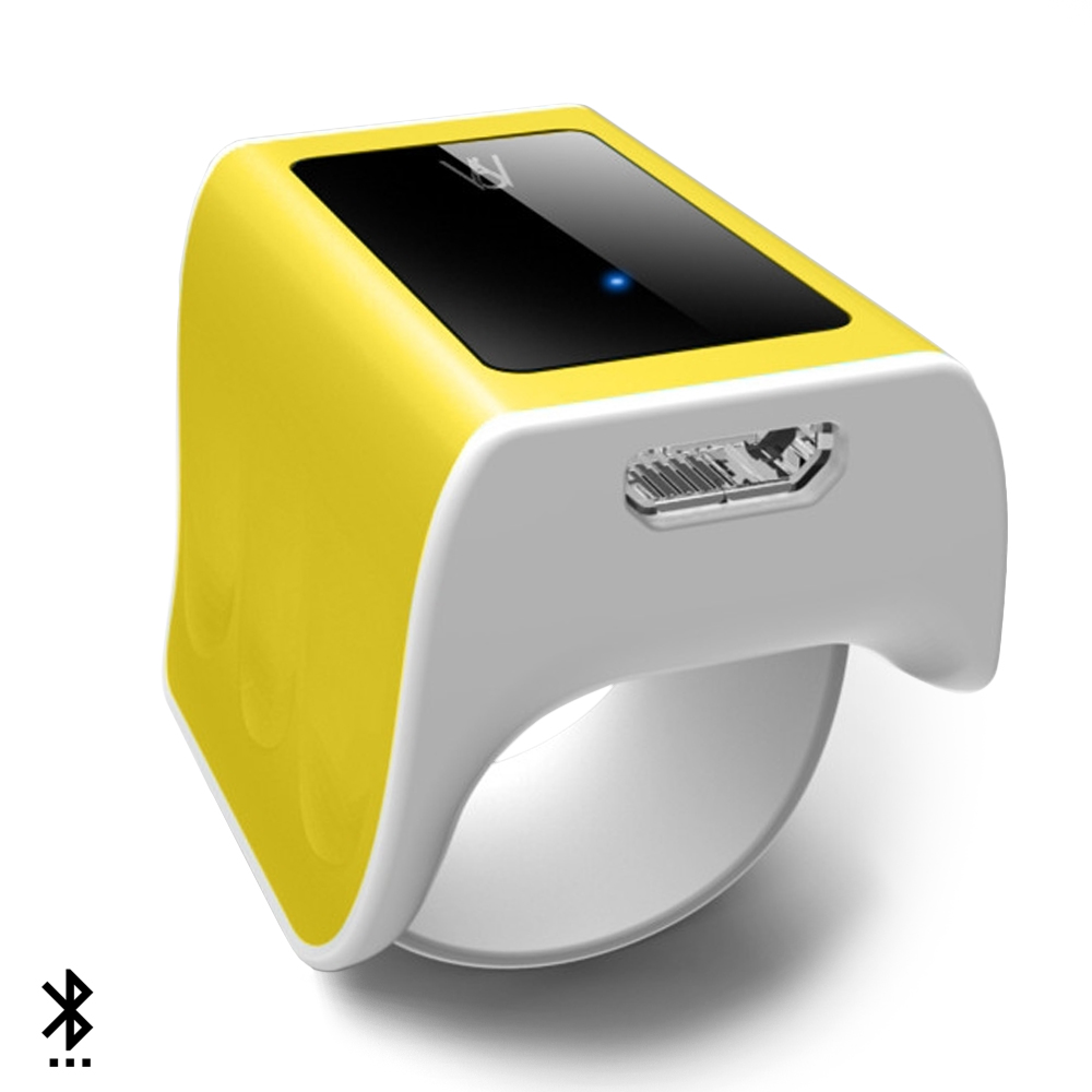 Un anello elettronico giallo e bianco con schermo nero. Ha una porta USB e un simbolo Bluetooth.