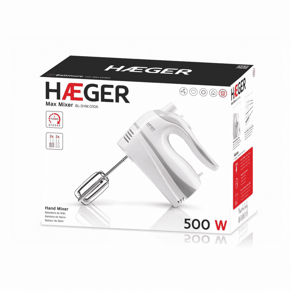 Una batidora de mano blanca y gris sobre una caja, con la marca HAEGER. La caja tiene texto y la batidora está en ángulo.