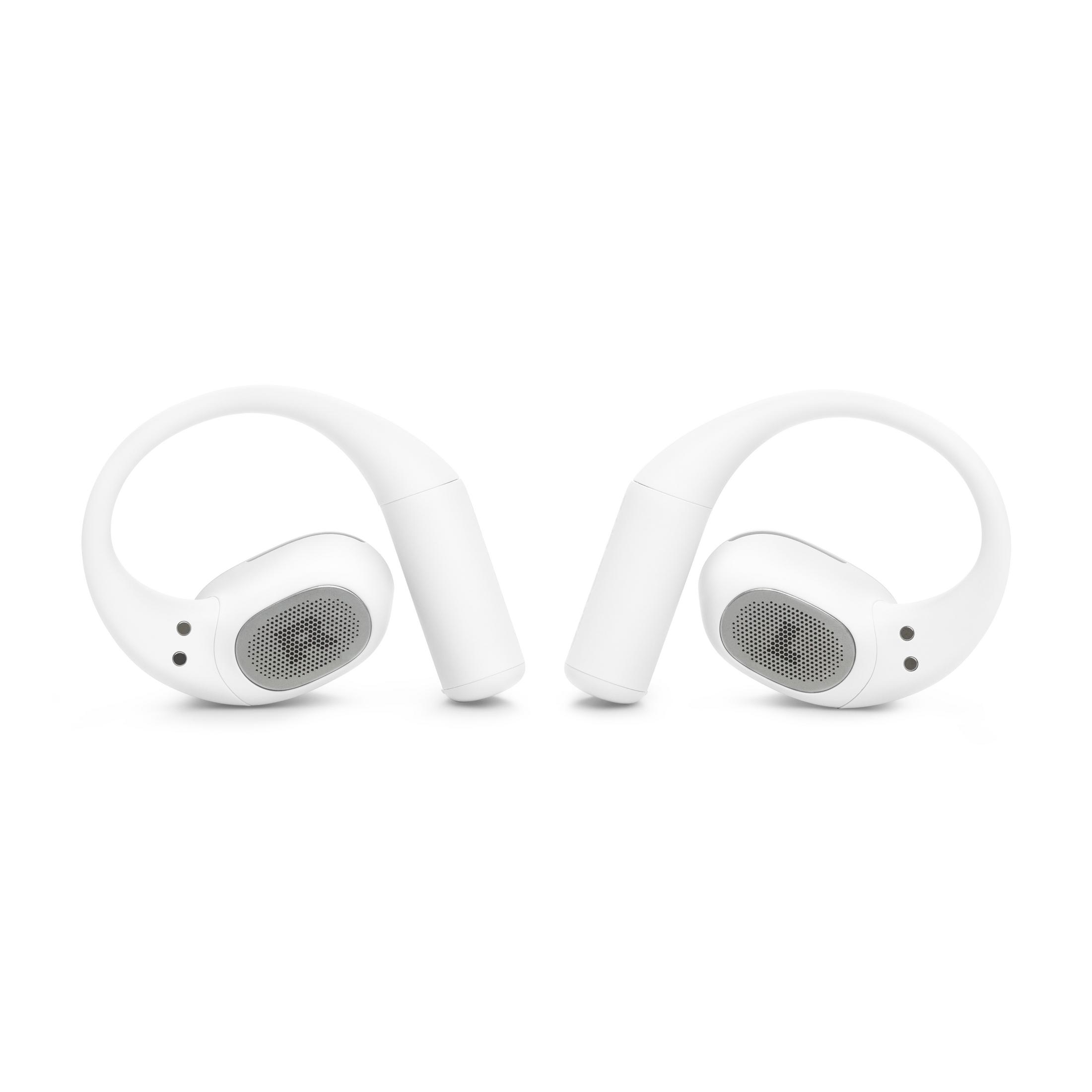 Due auricolari bianchi con un design curvo, altoparlante e due punti. Lo sfondo è bianco.