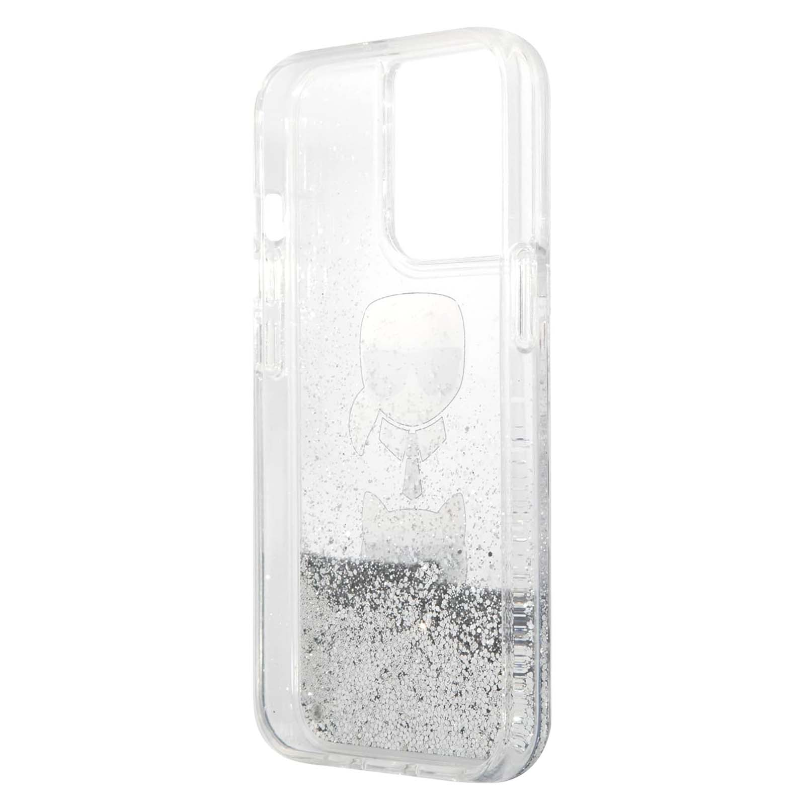 Eine transparente Handyhülle mit silbernem Glitzer am Boden. Ein weißes Karl Lagerfeld-Design befindet sich in der Mitte.