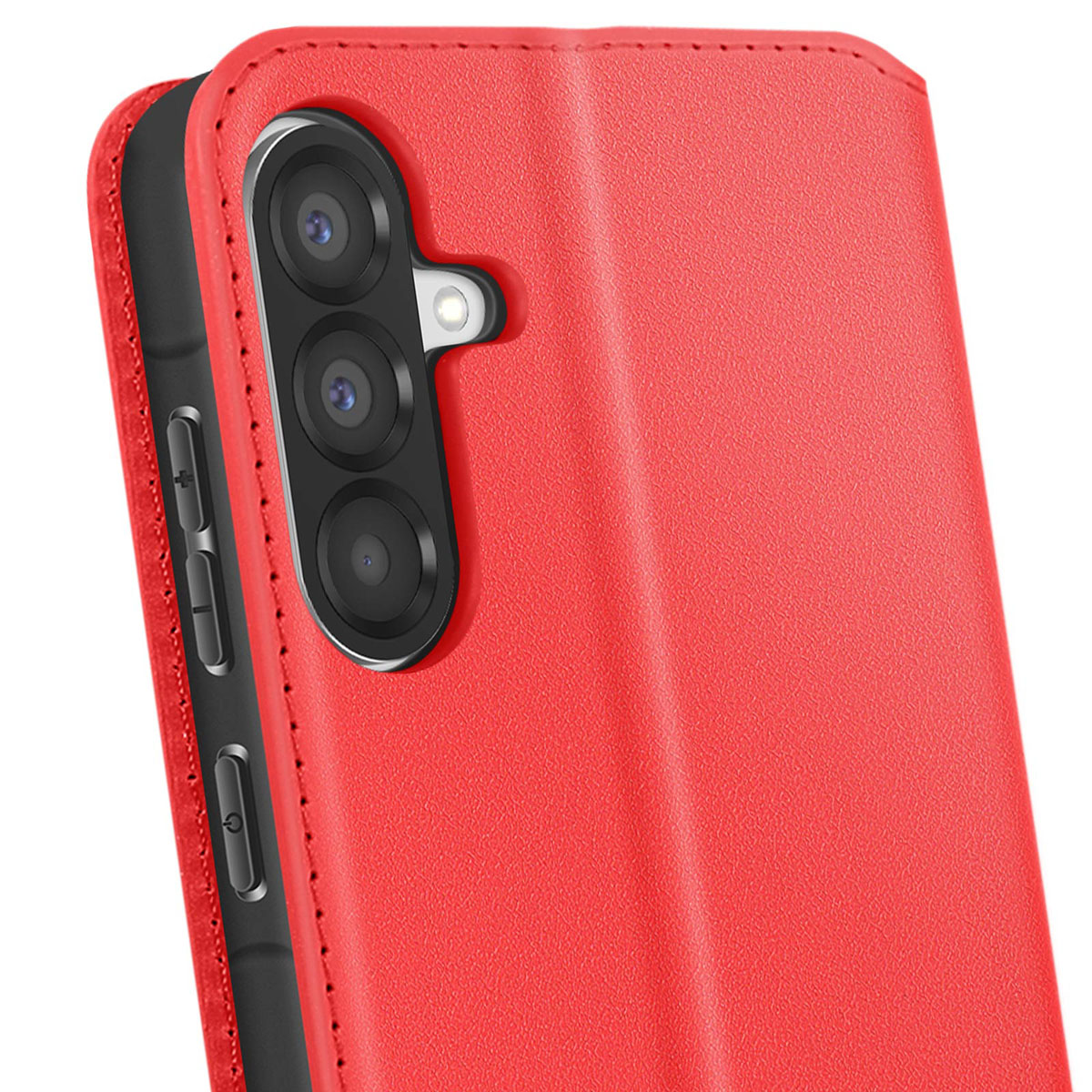 Primo piano di una custodia rossa per telefono con un modulo fotocamera a tripla lente. Pulsanti neri laterali. Materiale rosso strutturato simile alla pelle.