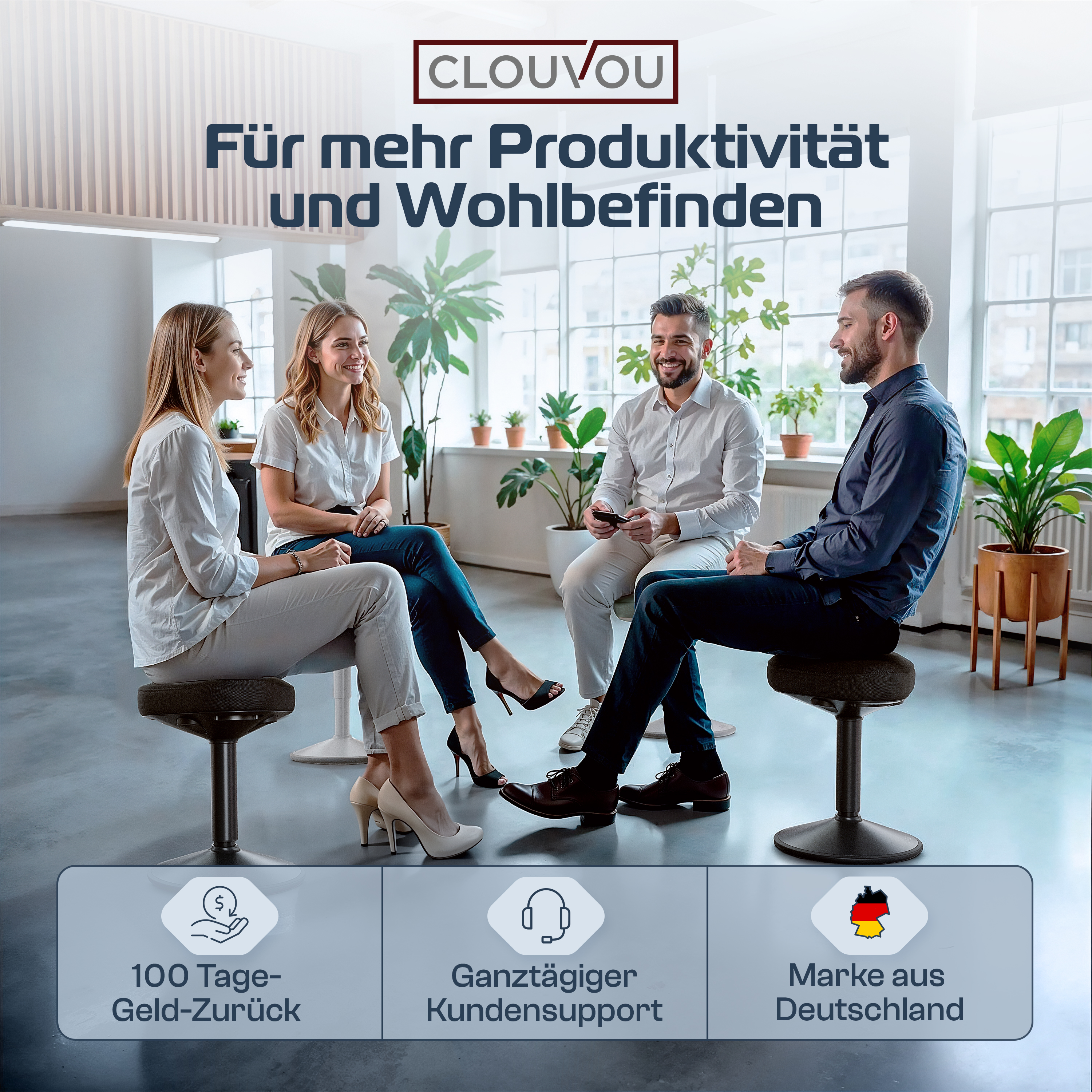 Vier Personen sitzen auf Hockern in einem hellen Raum. Das Bild enthält auch Logos und Text, die die Marke bewerben.