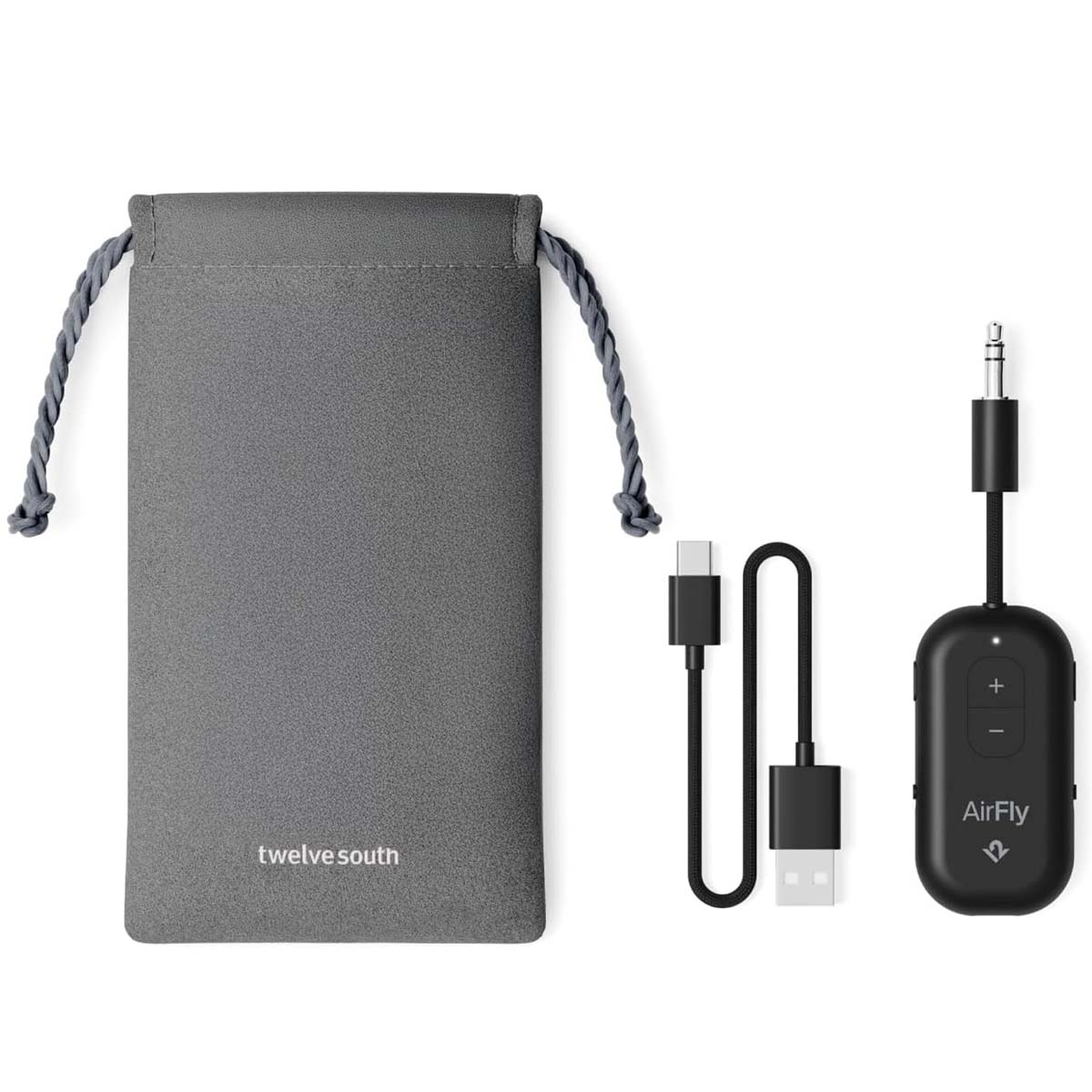 Un sacchetto grigio, un cavo USB nero e un dispositivo AirFly nero sono su una superficie bianca. Il testo sulla custodia dice 'twelve south'.