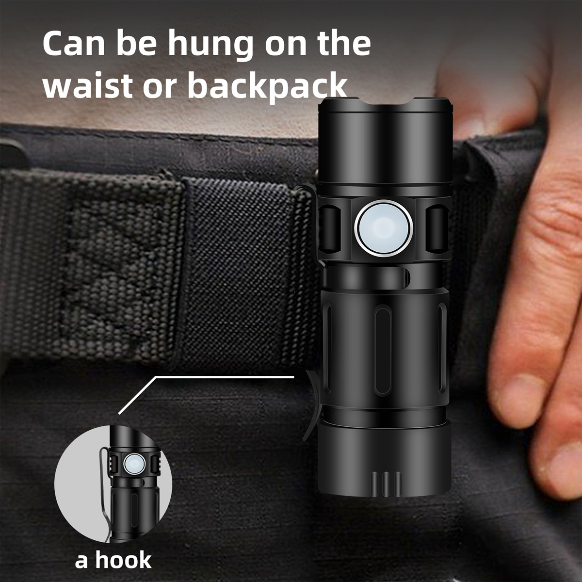Schwarze Taschenlampe hängt an einem Gürtel. Text sagt, sie kann an der Taille oder am Rucksack aufgehängt werden. Kleiner Kreis zeigt Haken.