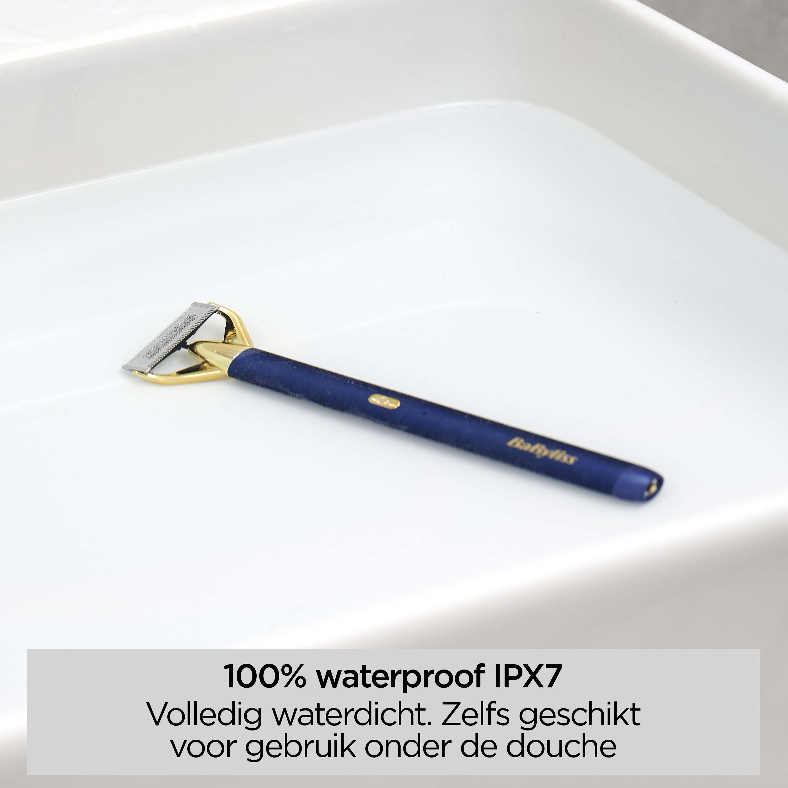 Een blauw-gouden BaByliss scheermes in een witte wastafel. Tekst eronder zegt: '100% waterdicht IPX7'.