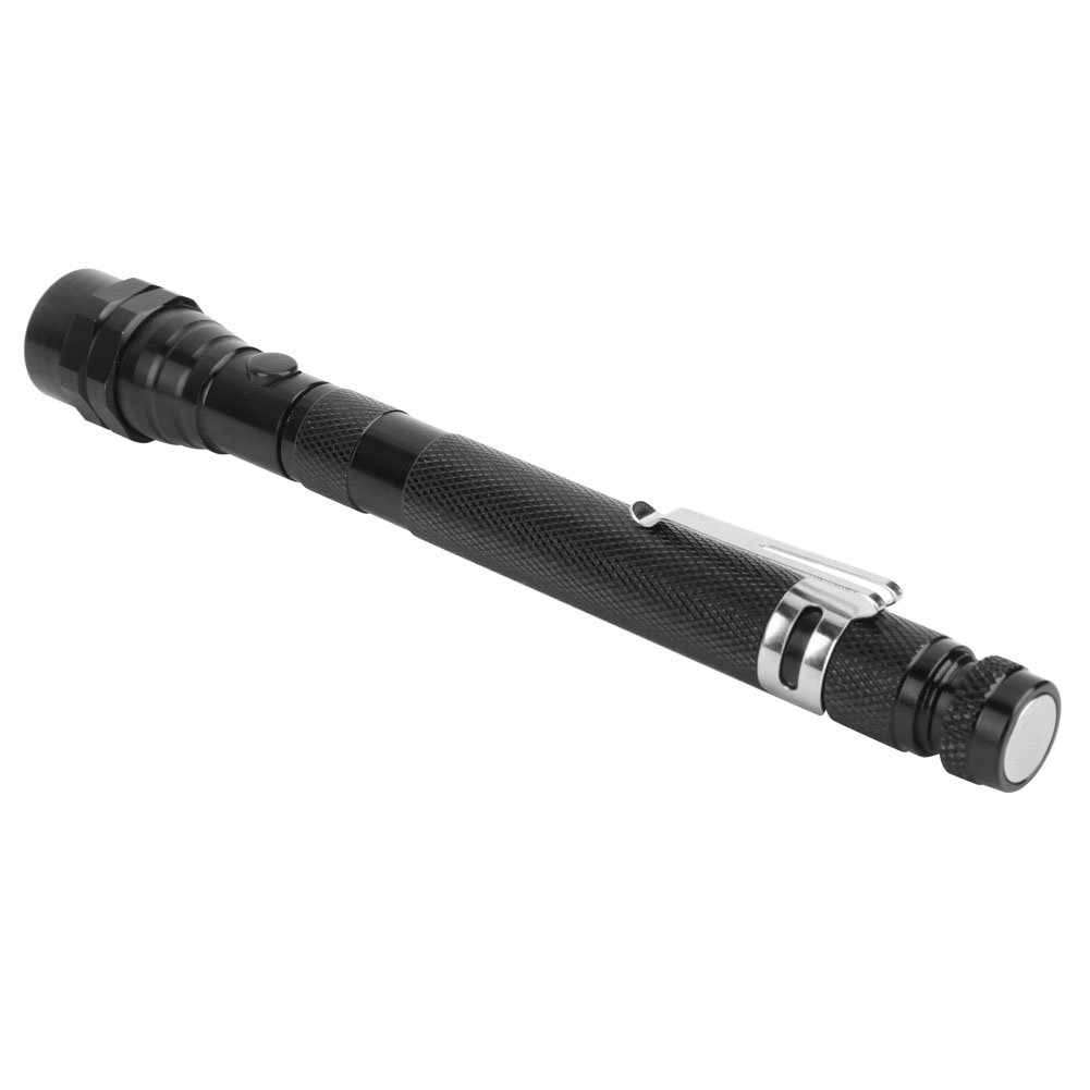 Eine schwarze, stiftförmige Taschenlampe liegt auf einer weißen Oberfläche. Sie hat einen Taschenclip und ein magnetisches Ende. Der Körper ist strukturiert.