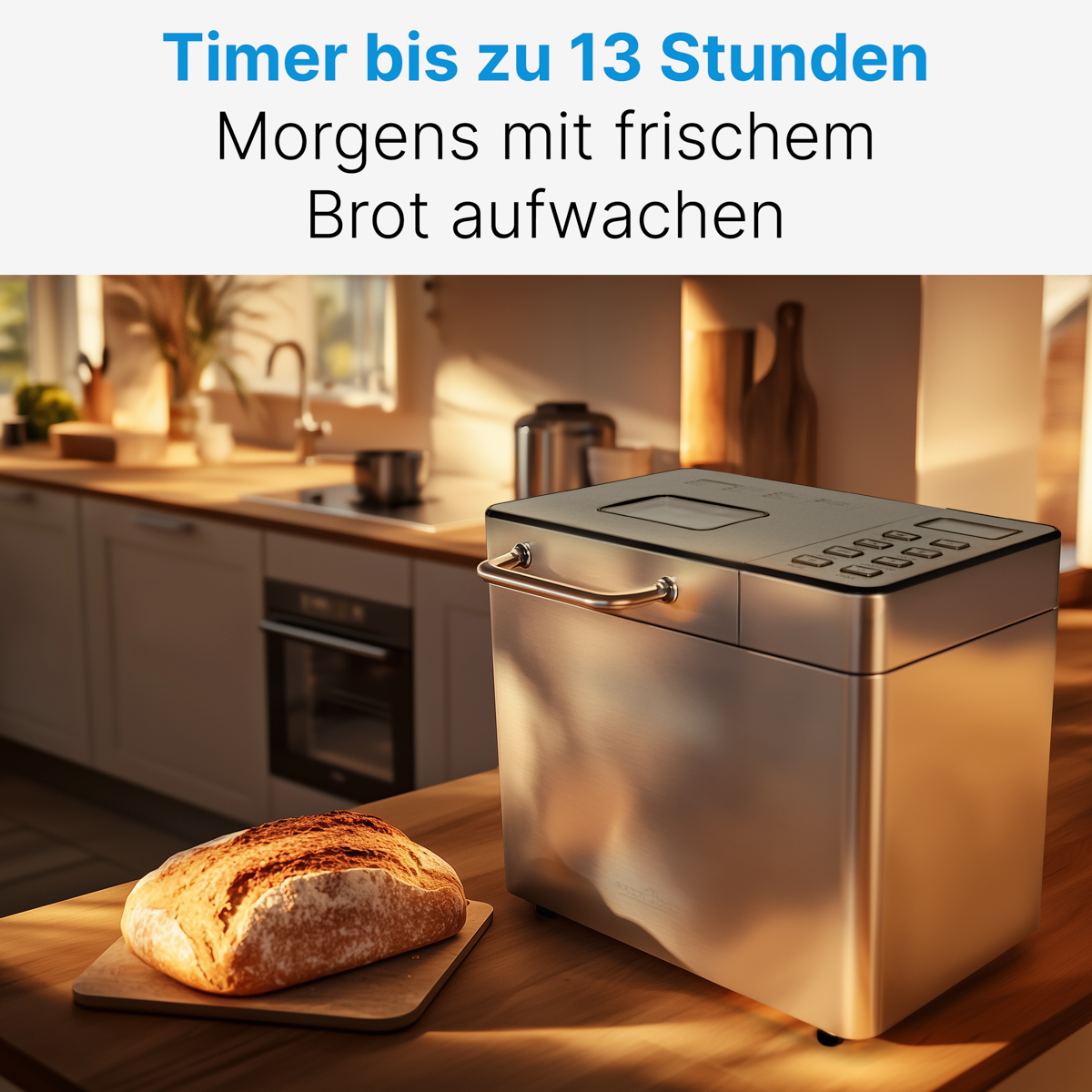 Eine Brotbackmaschine und ein Brotlaib auf einem Holztisch in einer Küche. Der Text oben lautet: 'Timer bis zu 13 Stunden'.