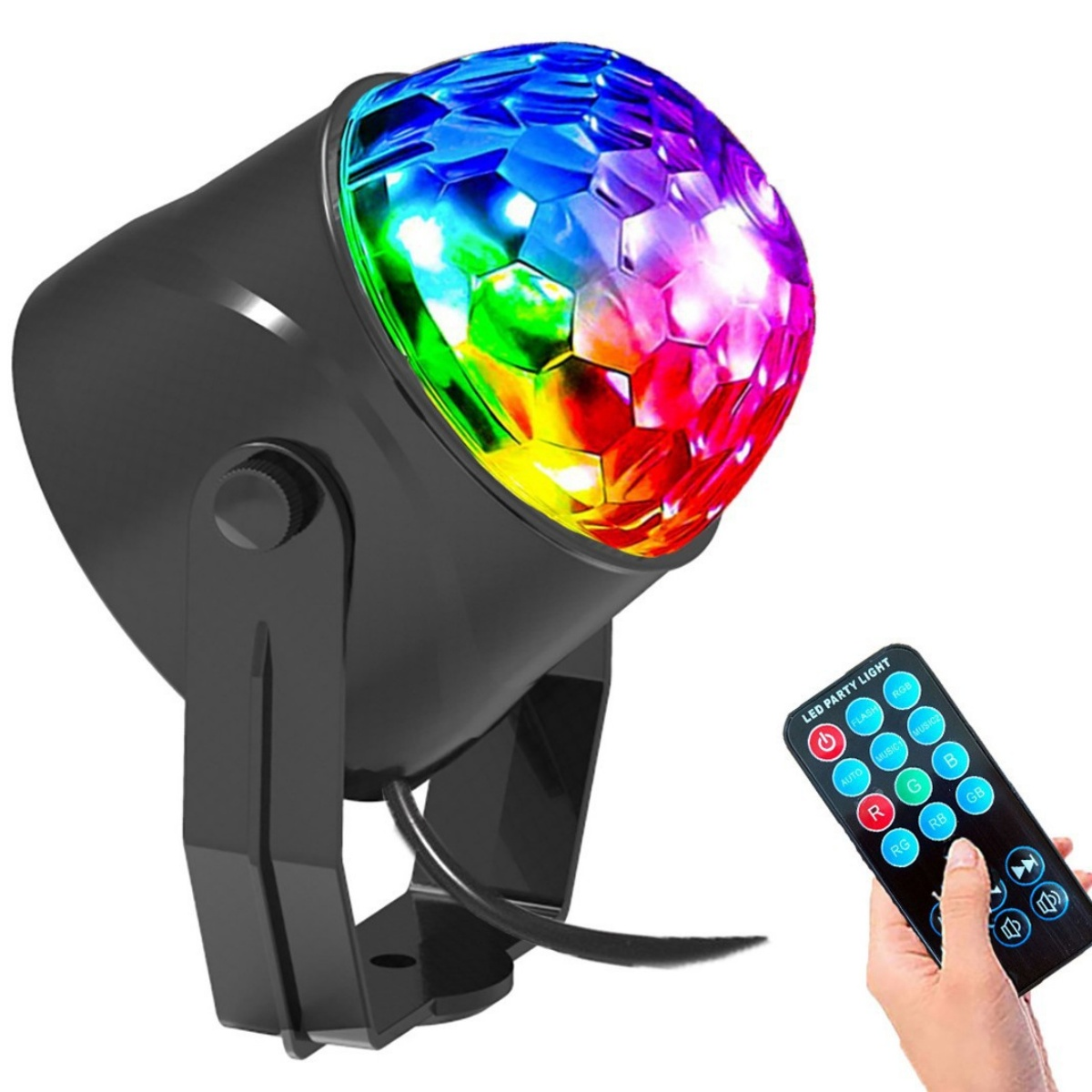 Schwarzes LED-Partylicht mit farbenfroher, facettierter Discokugel und Fernbedienung in der Hand.